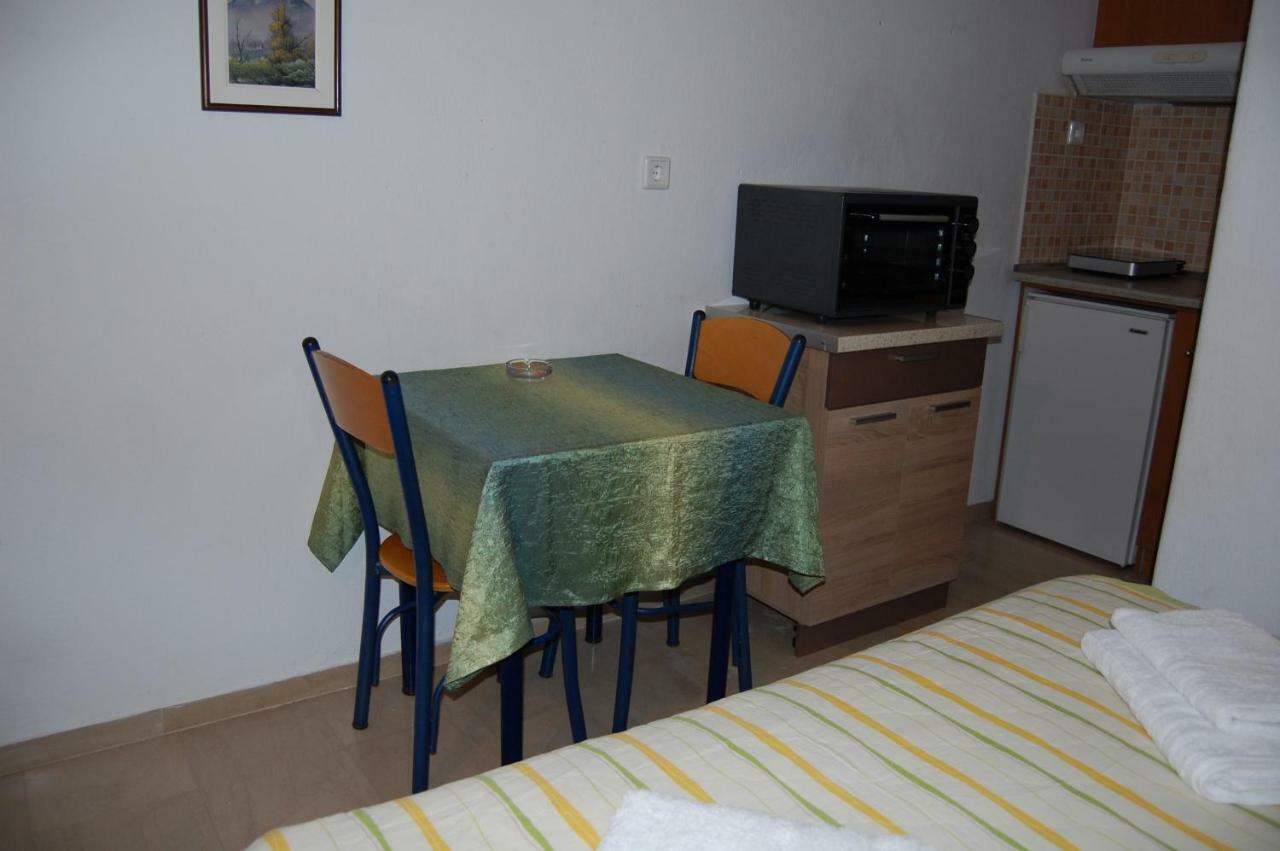 Guesthouse Zografia Vrasná Dış mekan fotoğraf
