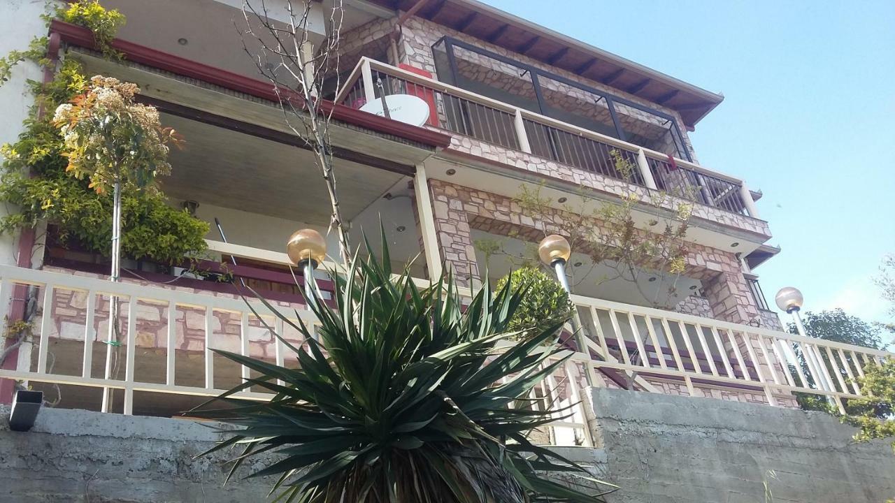 Guesthouse Zografia Vrasná Dış mekan fotoğraf